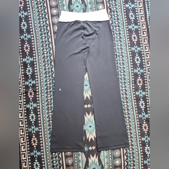 Lululemon Astro Pant (Regular). Size 8. Very soft. Gray - Picture 7 of 14